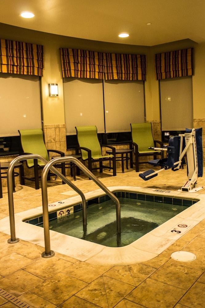 Hilton Garden Inn Pittsburgh/Cranberry Cranberry Township Exterior photo
